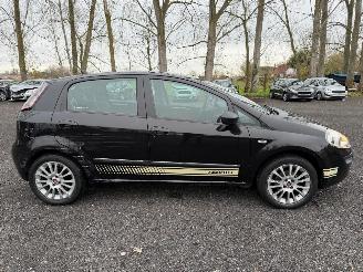 uszkodzony samochody osobowe Fiat Punto EVO 2010/7