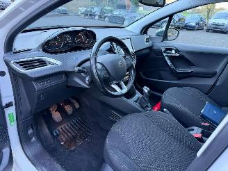 Peugeot 208 ALLURE picture 18