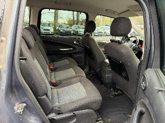 Ford Galaxy GHIA picture 21