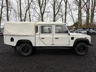 damaged passenger cars Land Rover Defender 2.5 D 2003/7