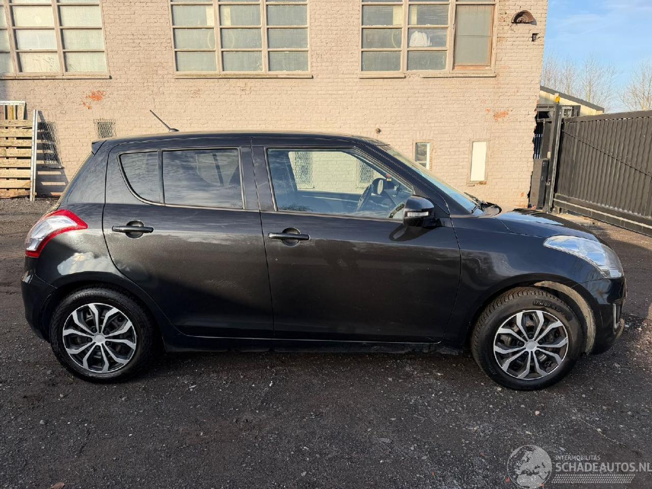 Suzuki Swift AVANTAGE