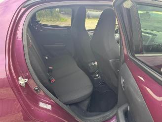 Peugeot 108 1.0 picture 19