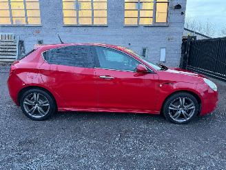 damaged passenger cars Alfa Romeo Giulietta 1.6 JTD 2011/1