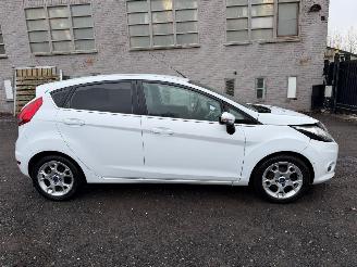 Damaged car Ford Fiesta TITANIUM 2012/3