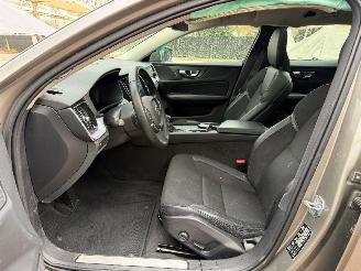 Volvo V-60 MOMENTUM picture 16