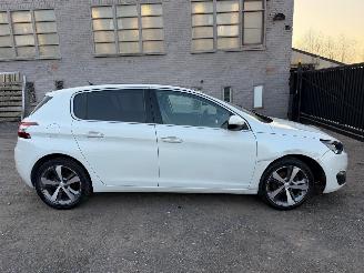 Vaurioauto  passenger cars Peugeot 308 1.2 I 2015/5