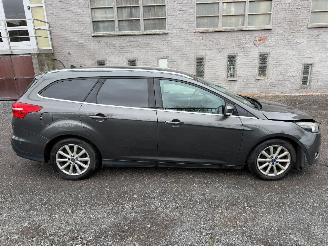 Schadeauto Ford Focus TITANIUM 2015/4