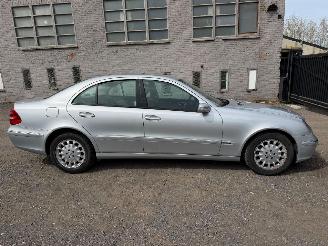 Damaged car Mercedes E-klasse 220 CDI 2005/6
