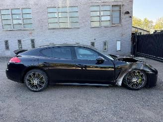Damaged car Porsche Panamera S E-HYBRID 2016/2