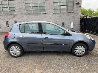 krockskadad bil auto Renault Clio EXPRESSION 2009/9