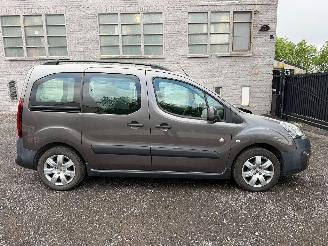 uszkodzony samochody osobowe Peugeot Partner TEPEE 2015/7