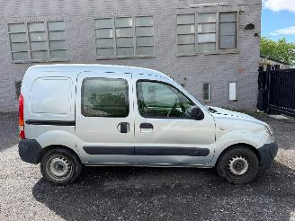 krockskadad bil bedrijf Renault Kangoo BESTELWAGEN E 2005/11