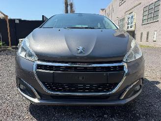 Peugeot 208 SIGNATURE picture 4