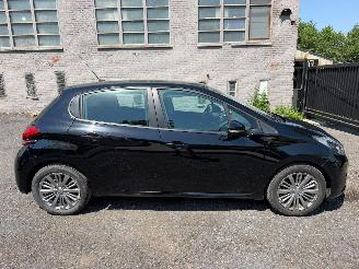 Unfallwagen Peugeot 208 1.2 I 2018/10