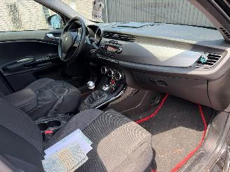 Alfa Romeo Giulietta 1.6 JTD picture 23