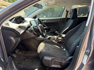 Peugeot 308 II ACTIVE picture 17