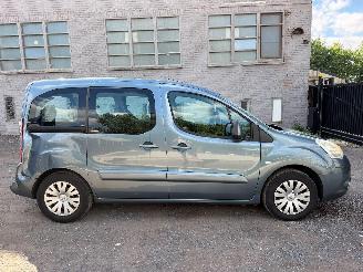 damaged passenger cars Citroën Berlingo 1.6 I 2010/2