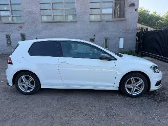 škoda osobní automobily Volkswagen Golf HIGHLINE R-LINE 2015/1