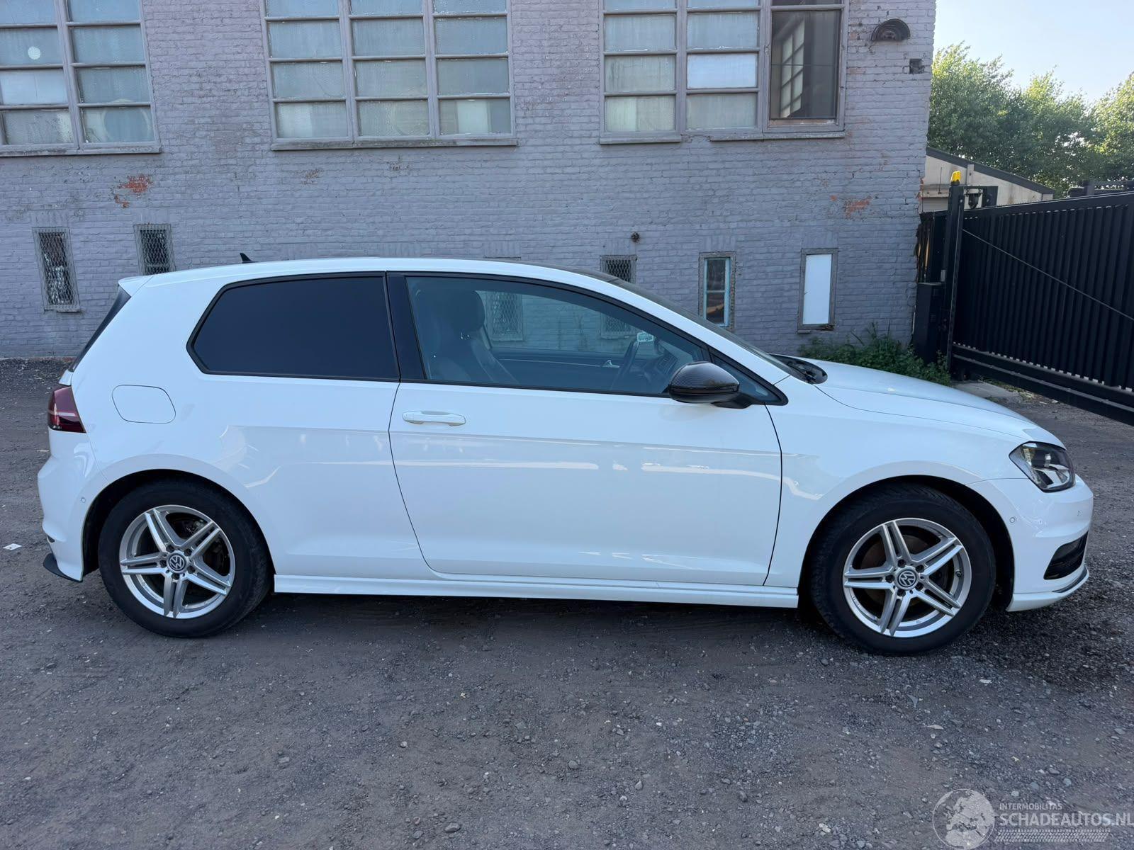 Volkswagen Golf HIGHLINE R-LINE
