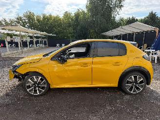Peugeot 208 II GT LINE picture 12
