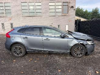 krockskadad bil auto Volvo V-40 V 40 2019/4