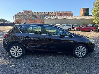krockskadad bil auto Opel Astra ACTIVE 2012/4