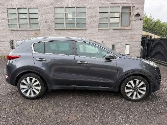 damaged passenger cars Kia Sportage SENSE 2017/5