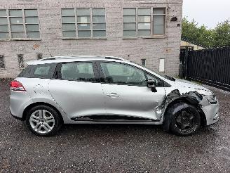 krockskadad bil auto Renault Clio IV GRANDTOUR 2020/6