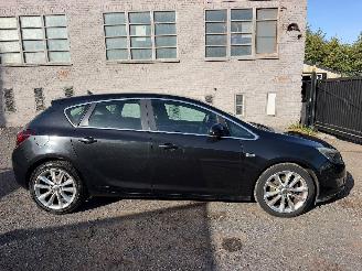 krockskadad bil auto Opel Astra SPORT 2012/8