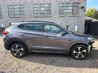 Damaged car Hyundai Tucson  2016/9