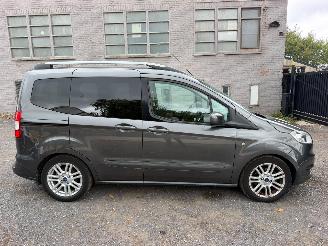Damaged car Ford Tourneo Courier TITA 2016/6