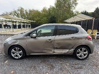 Peugeot 208 ALLURE picture 9