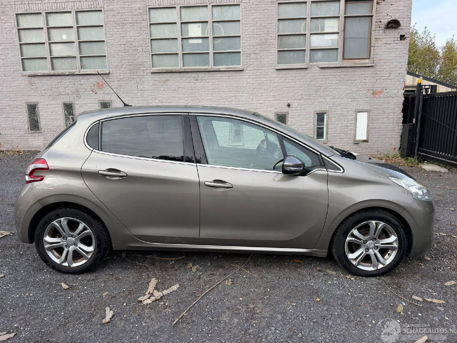 Peugeot 208 ALLURE