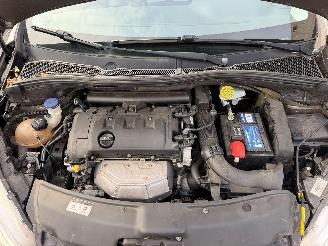 Peugeot 208 ALLURE picture 5