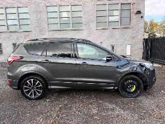 Schadeauto Ford Kuga ST-LINE 2019/12