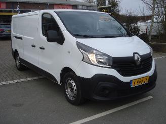 skadebil bedrijf Renault Trafic L2-H1 1.6DCI EURO 6   AIRCO-NAVI 2017/10