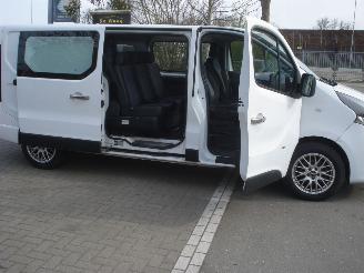 Schade bestelwagen Opel Vivaro DUBBELE CABINE L2-H2 1.6DTCI  AIRCO 2016/9
