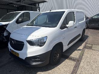 krockskadad bil bedrijf Opel Combo 1.5 D  Edition 2021/6