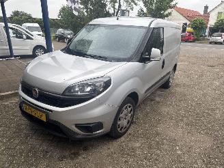 krockskadad bil bedrijf Fiat Doblo 1.4 Fire  SX 2019/2