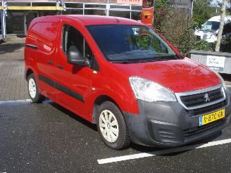 damaged commercial vehicles Peugeot Partner EURO 6 AIRCO 1.6hdi 2017/5