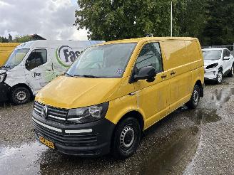 dañado vehículos comerciales Volkswagen Transporter 2.0 TDI L1H2 HIGHLINE 2018/2