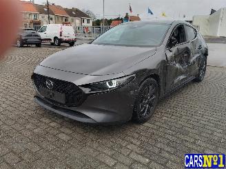 Voiture accidenté Mazda 3  2020/11