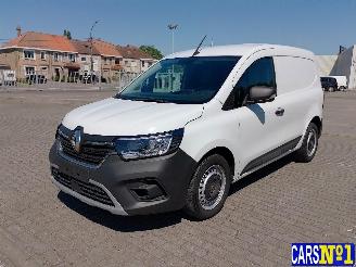 krockskadad bil auto Renault Kangoo  2023/3