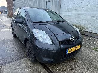 uszkodzony samochody osobowe Toyota Yaris 1.0 VVTi Access Airco 2011/8