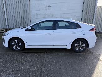 Hyundai Ioniq 1.6 GDi i-Motion picture 10