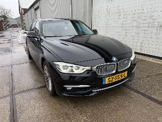 damaged passenger cars BMW 3-serie 320i Luxury Line Executive 2018/7