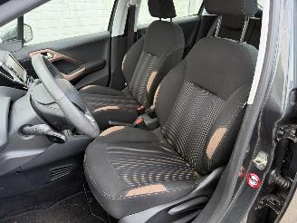 Peugeot 208 1.2 VTi Urban Soul picture 21