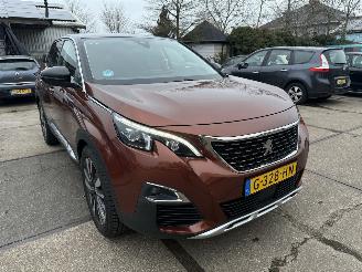 Voiture accidenté Peugeot 3008 1.2 PureTech  Blue Lease Premium 2019/10