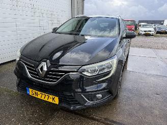 Vaurioauto  passenger cars Renault Mégane Estate 1.2 TCe Bose 2018/5