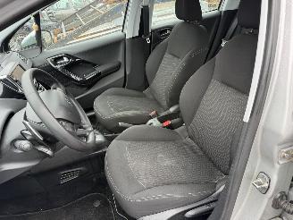 Peugeot 208 1.2 PureTech Automaat picture 23